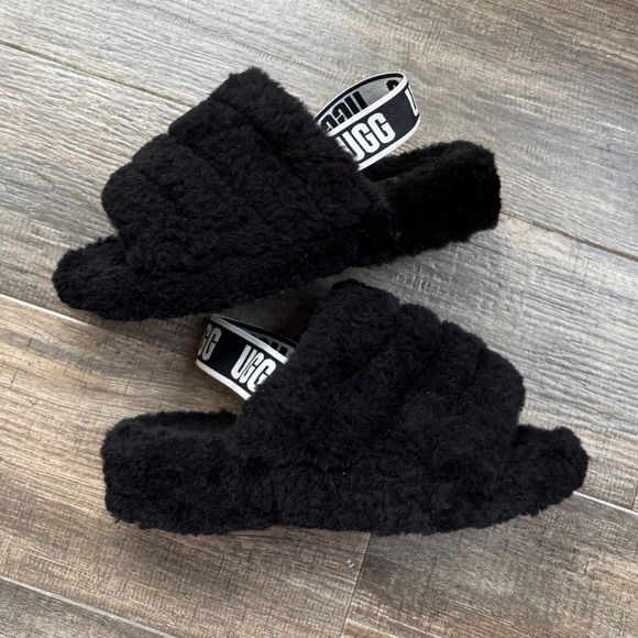UGG Wmns Fluff Yeah Slide 'Black' UGG Black Fluffy Slides with Logo Strap 8 - Picture 1 of 6